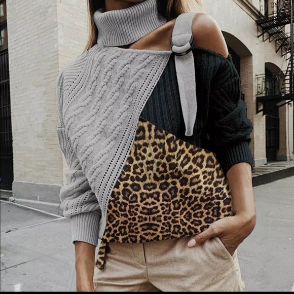 NWOT Cozy Leopard Print Buckle Turtleneck Sweater - Picture 4 of 5